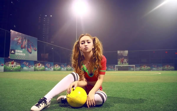 奥运冠军李小双现状：52岁头发花白，身家过亿，和妻子仍未生子