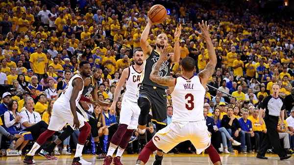 西部双雄割据:雷霆+马刺，东部却4队争雄，NBA排名竟如此极端？